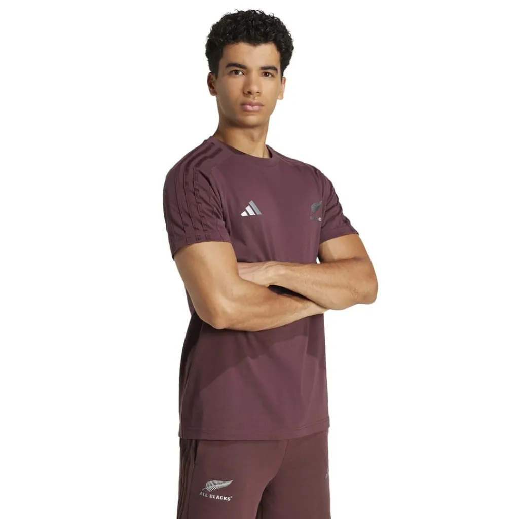 Fitness And Gym Tops*adidas Fan Short Sleeve T-Shirt in Red