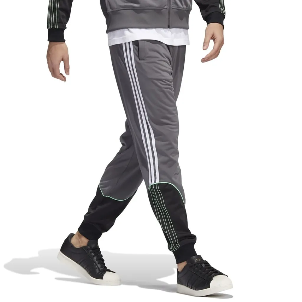 Trousers*adidas Originals Regular Fit Track Sweatpants in Grey