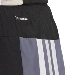 Fitness And Gym Shorts*adidas Train Essentials Seasonal Colorblock Shorts in Black