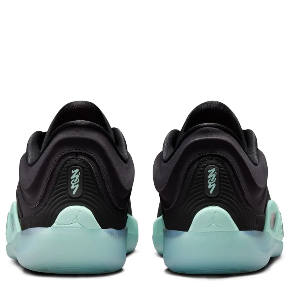 Trainers*Air Jordan Zion 4 Low Top Sneakers in Black