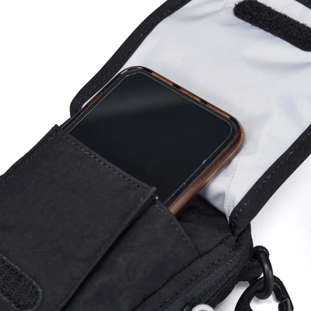 Bags*Berghaus Logo Crossbody Bag in Black
