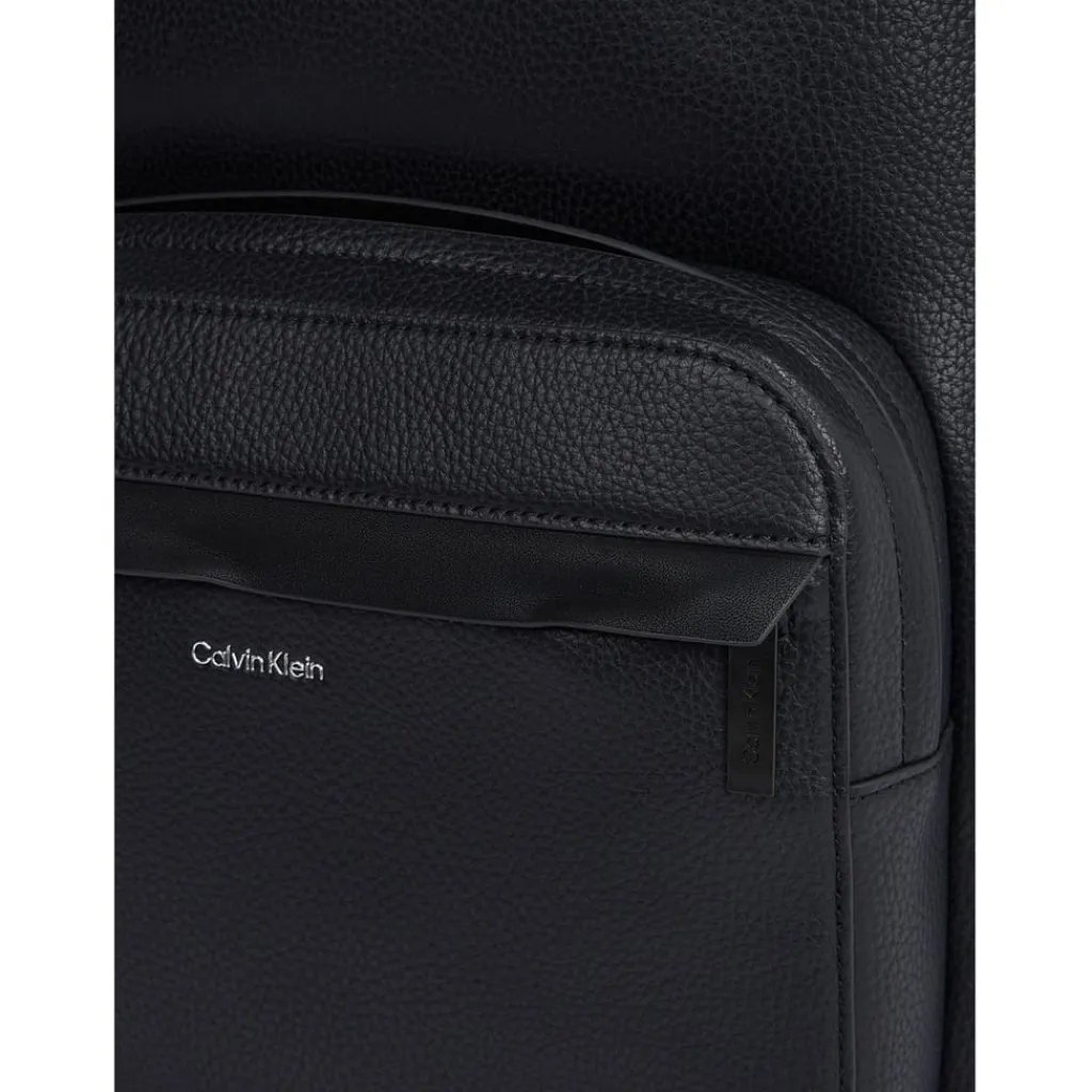 Bags*Calvin Klein Round Backpack in Black