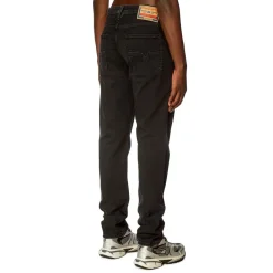 Jeans*Diesel 1986 Larkee Beex Regular-Fit Jeans in Black Grey