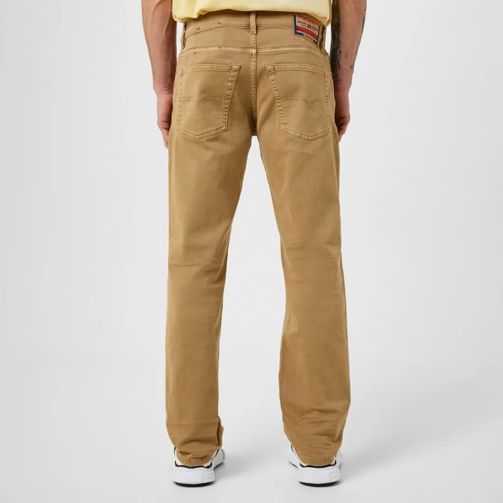 Jeans*Diesel Jeans Finitive Tapered Jeans in Beige