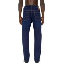 Jeans*Diesel Yennox Tapered Jeans in Blue