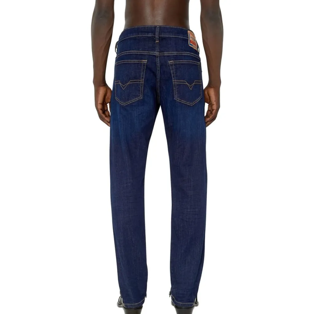 Jeans*Diesel Yennox Tapered Jeans in Blue