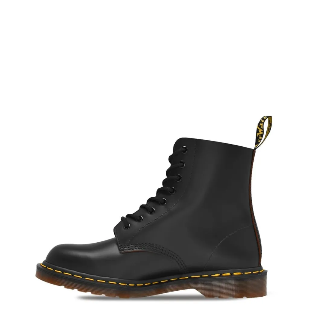 Boots*Dr Martens 1460 Quilon in Black