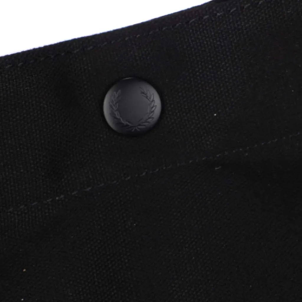 Bags*Fred Perry Glitched Graphic Tote Bag in Black