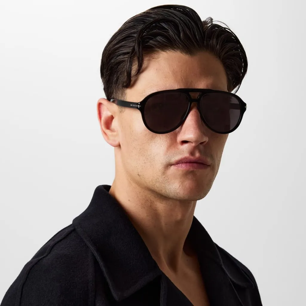 Sunglasses*Gucci Aviator Sunglasses in Black