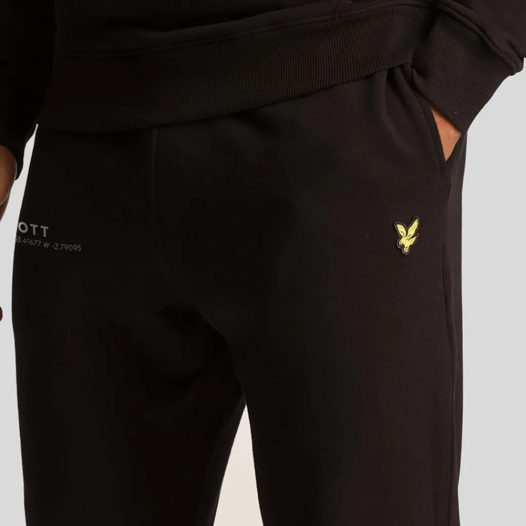 Trousers*Lyle And Scott Co-Ordinate Print Slim Sweatpants in Black