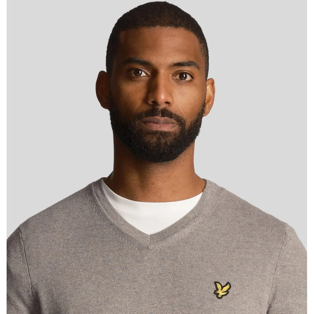 Knitwear*Lyle And Scott Cotton Merino V-Neck Sweater in Grey