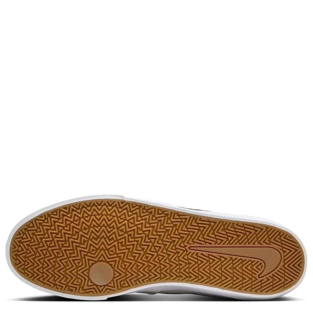 Trainers*Nike Charge Canvas Low Trainers in White