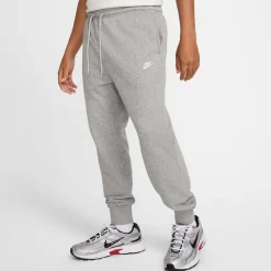 Trousers*Nike Club Ft Jogger in Grey
