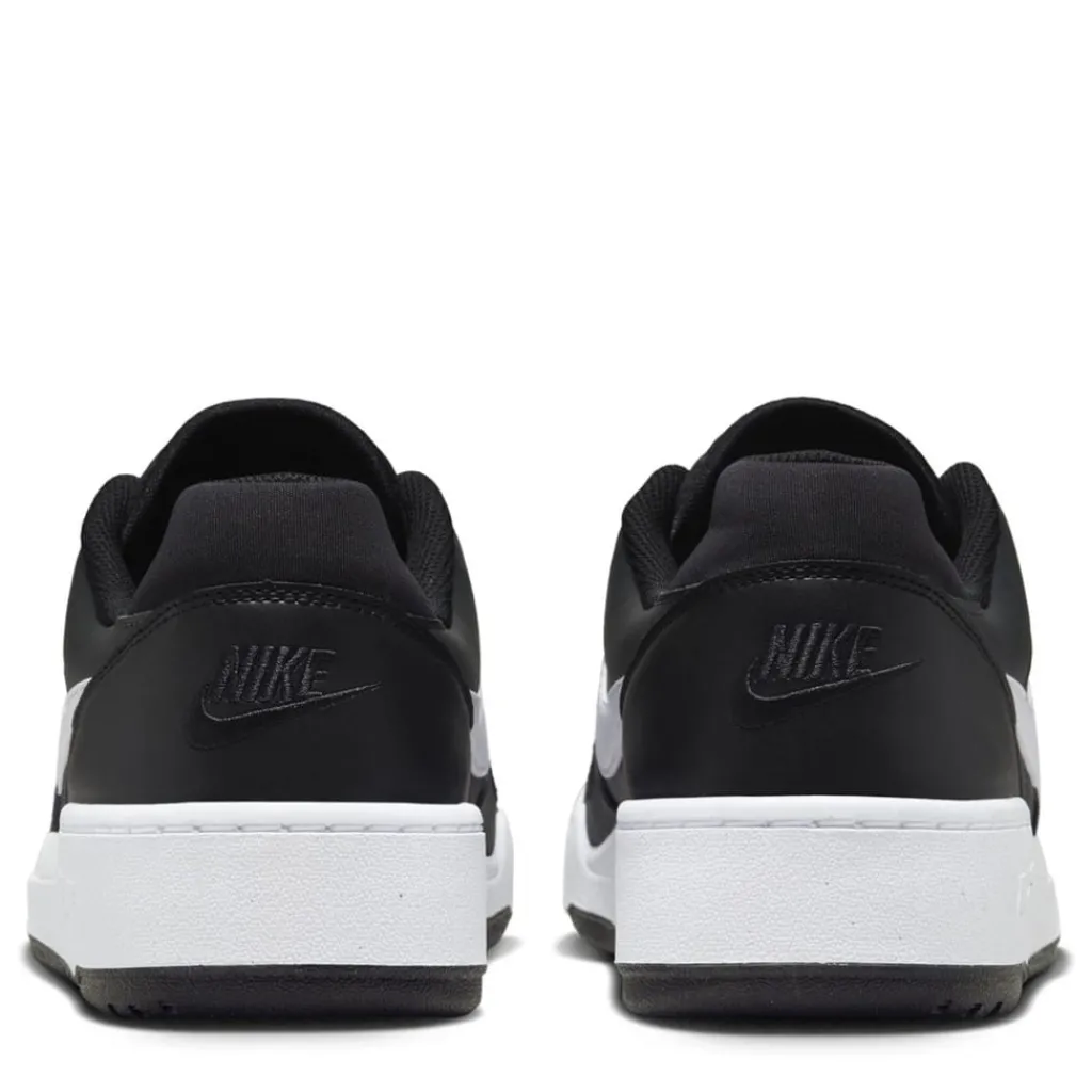 Trainers*Nike Full Force Low Top Sneakers in Black