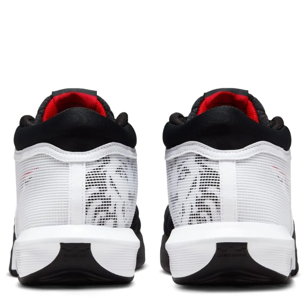 Trainers*Nike Lebron Witness VIII Hi-Top Basketball Sneakers in White