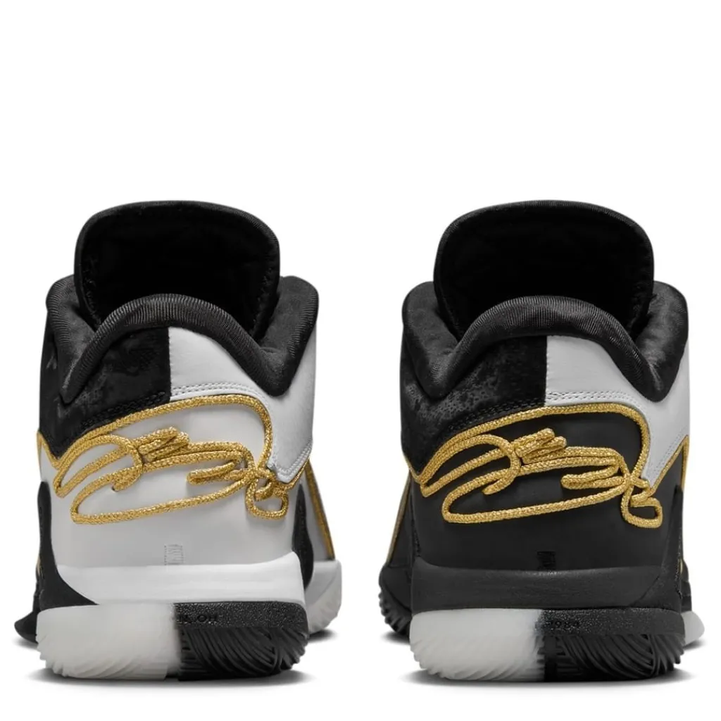 Trainers*Nike Lebron XXII Low Top Sneakers in White