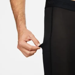 Fitness And Gymwear*Nike Mens Pro Core Tight in Black