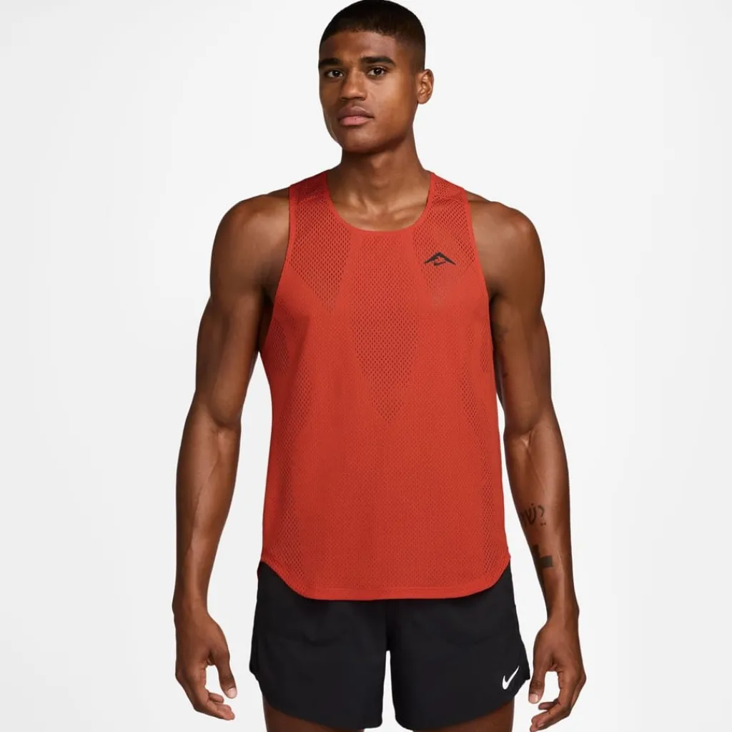 Fitness And Gymwear|Fitness And Gym Tops*Nike Trailwnd Singlt in Red