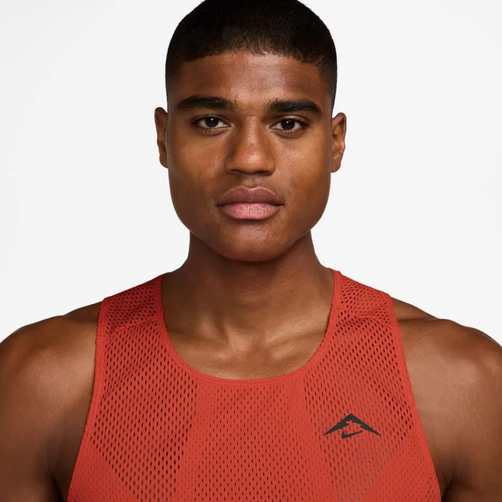 Fitness And Gymwear|Fitness And Gym Tops*Nike Trailwnd Singlt in Red