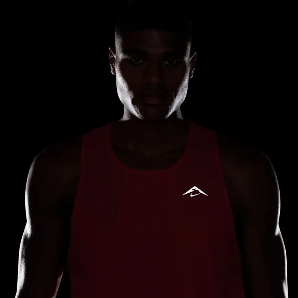 Fitness And Gymwear|Fitness And Gym Tops*Nike Trailwnd Singlt in Red