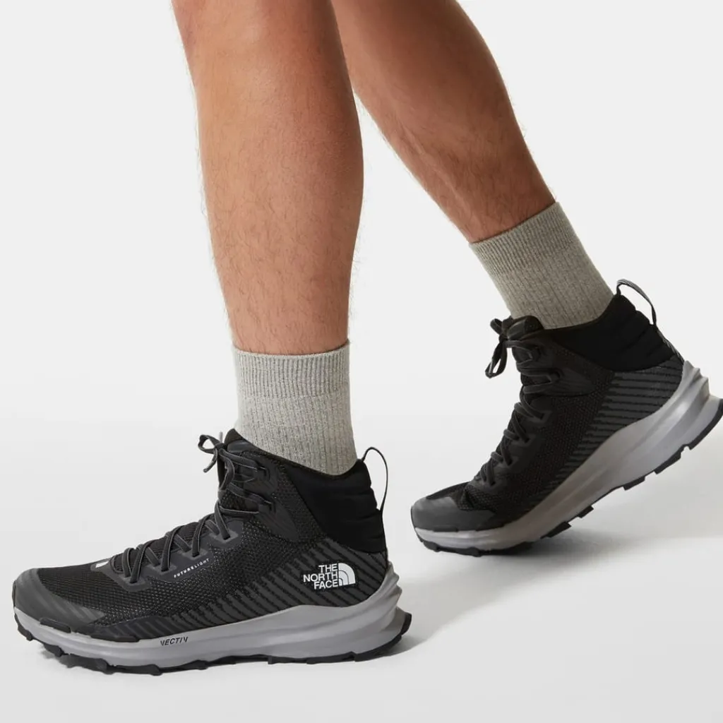 Shoes*North Face Vextiv Fastpack Mid Hiking Boots in Black