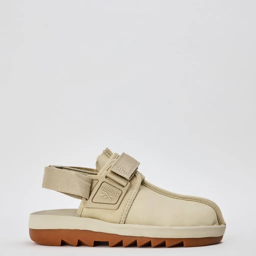 Beach Shoes*Reebok Beatnik in Beige