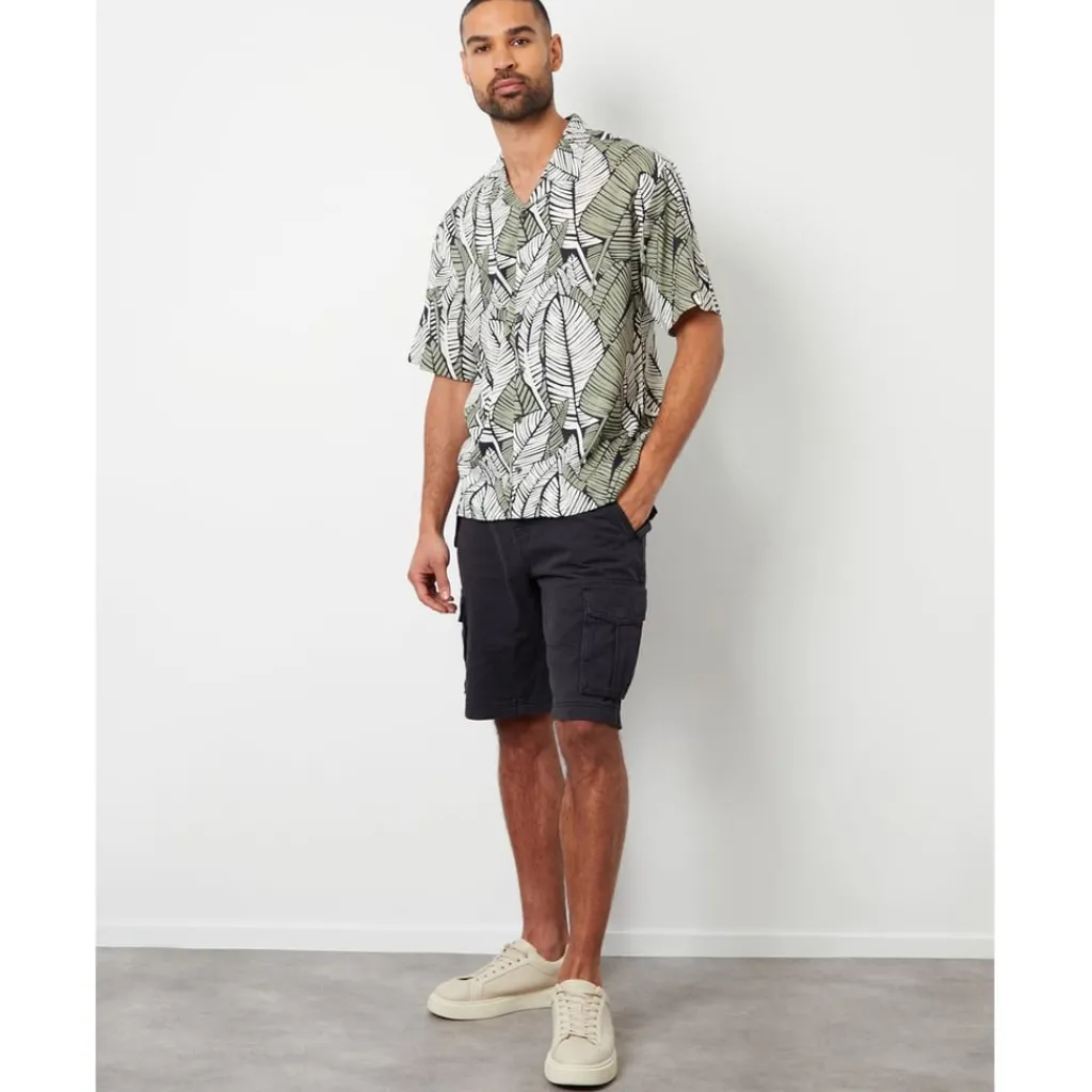 Shirts*Threadbare Relaxed Fit Short Sleeve Shirt in Black