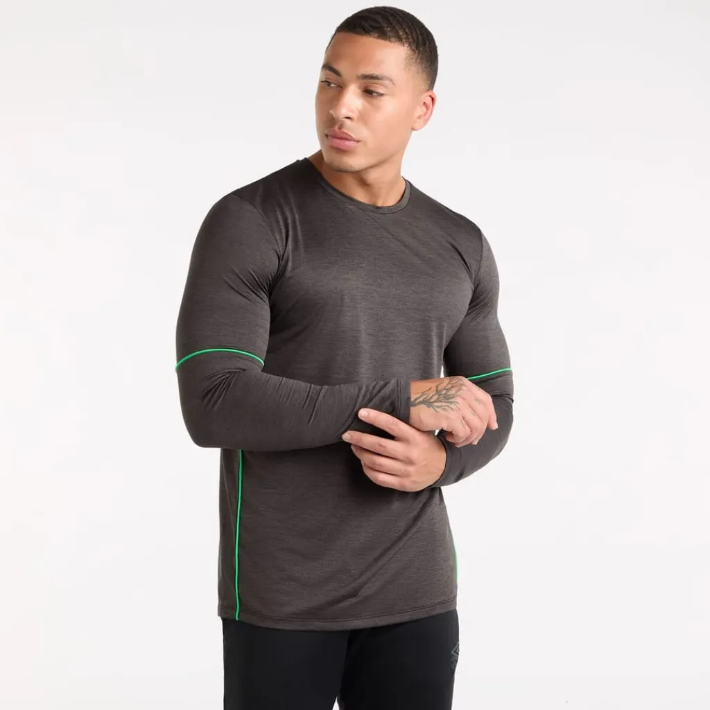 Fitness And Gym Tops*Umbro Slim Fit Crew Neck T-Shirt in Black