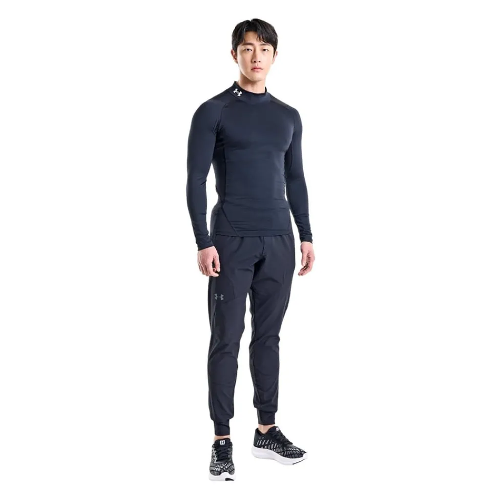 Fitness And Gymwear*Under Armour Mock Long Sleeve Top in Black