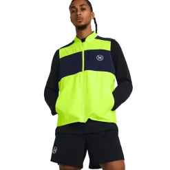 Fitness And Gymwear*Under Armour Zip Neck Regular Fit Run Anywhere Vest in Yellow